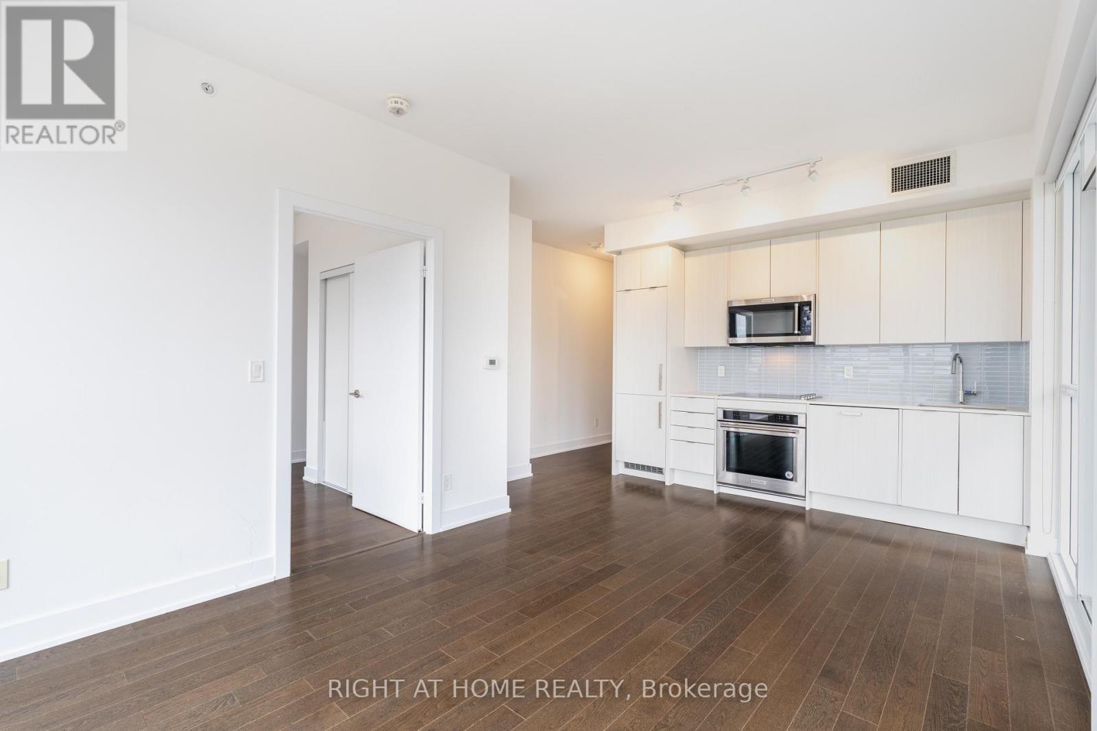 1307 - 181 Bedford Road Property Photo 6