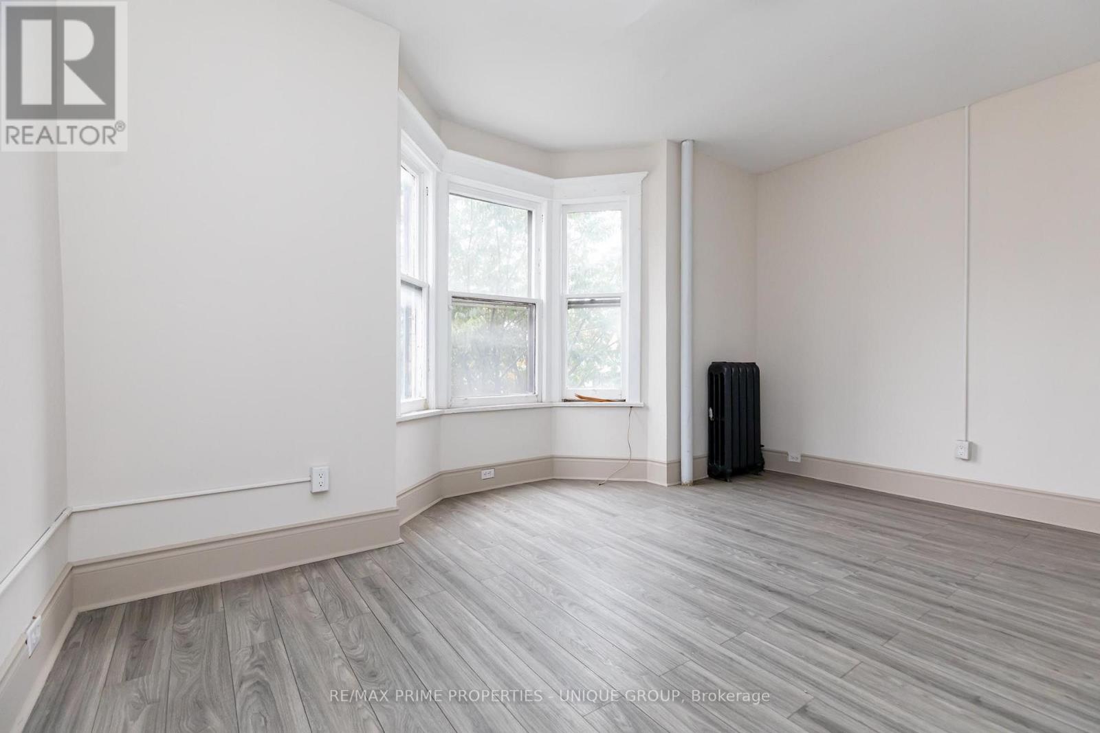 2 - 688 BLOOR STREET W Property Photo 1