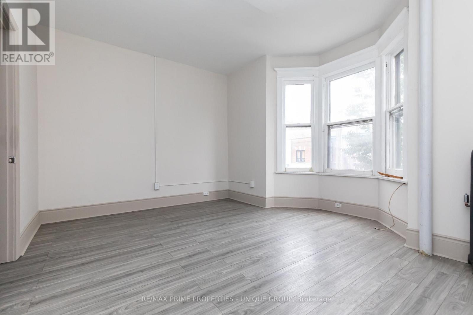 2 - 688 Bloor Street W Property Photo 2