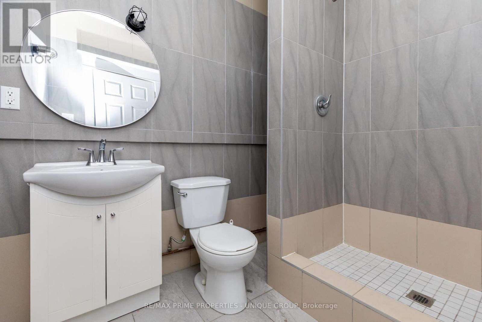 2 - 688 Bloor Street W Property Photo 5
