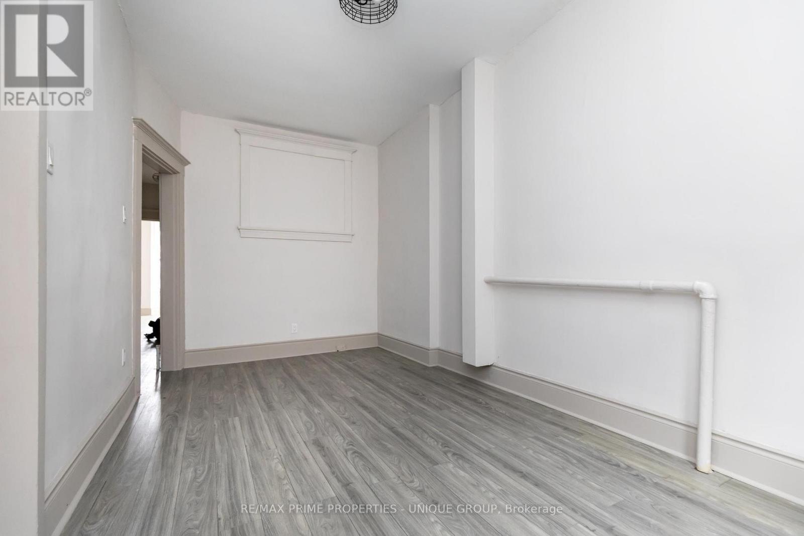 2 - 688 Bloor Street W Property Photo 9