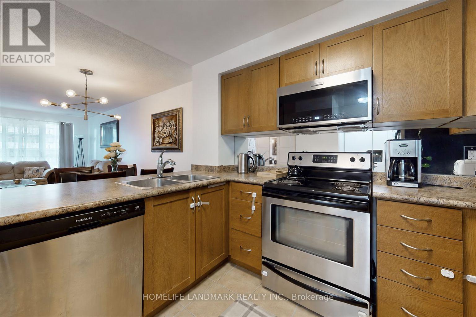 908 - 212 Eglinton Avenue E Property Photo 4