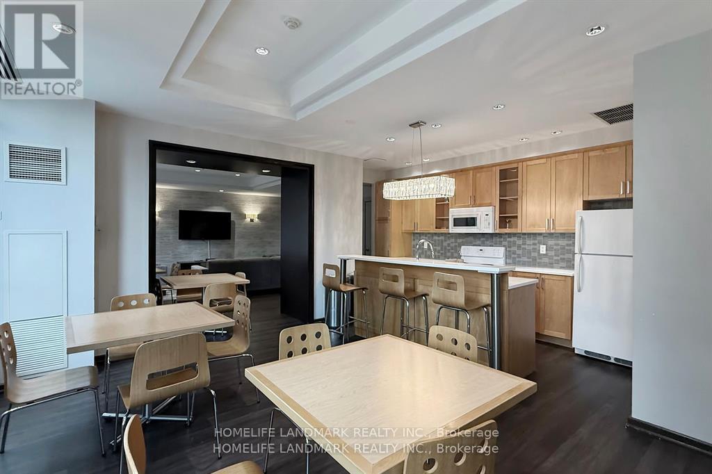 908 - 212 Eglinton Avenue E Property Photo 12