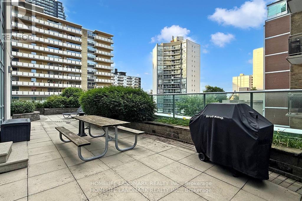 908 - 212 Eglinton Avenue E Property Photo 13