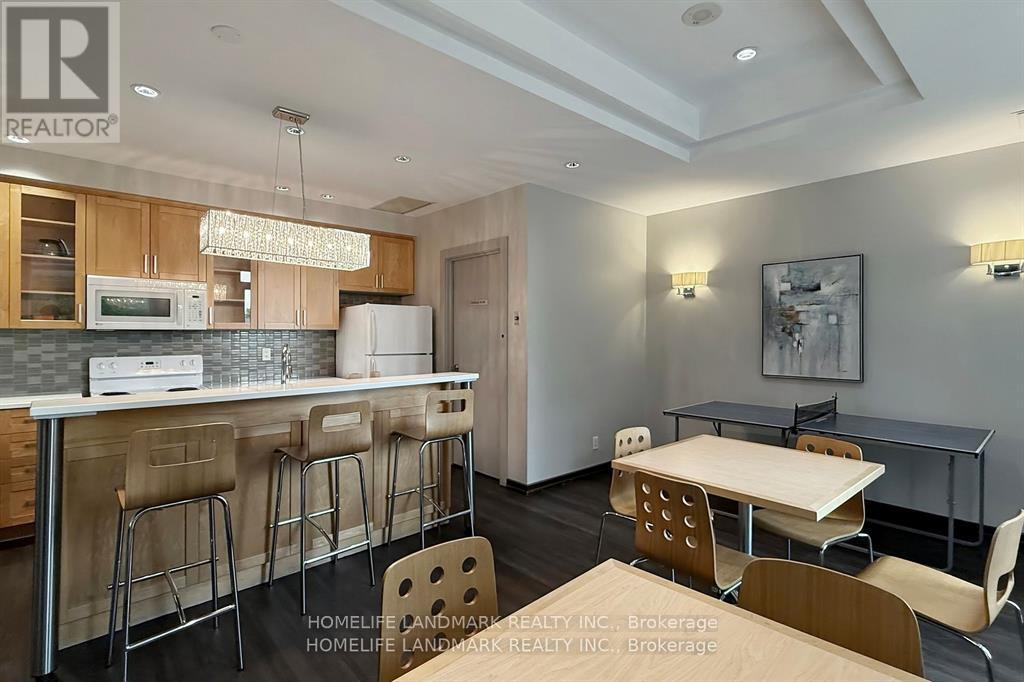908 - 212 Eglinton Avenue E Property Photo 17