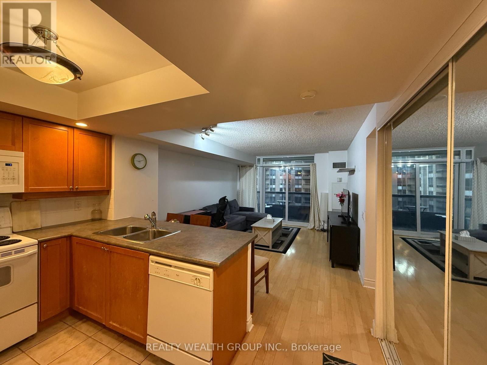 1017 - 15 Northtown Way Property Photo 3