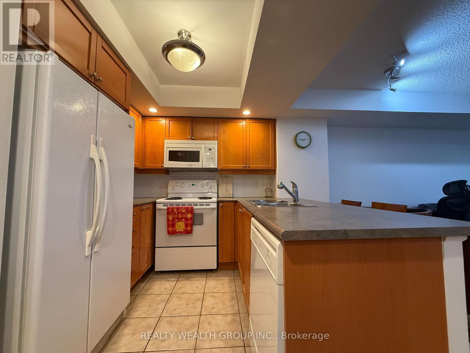 1017 - 15 Northtown Way Property Photo 4