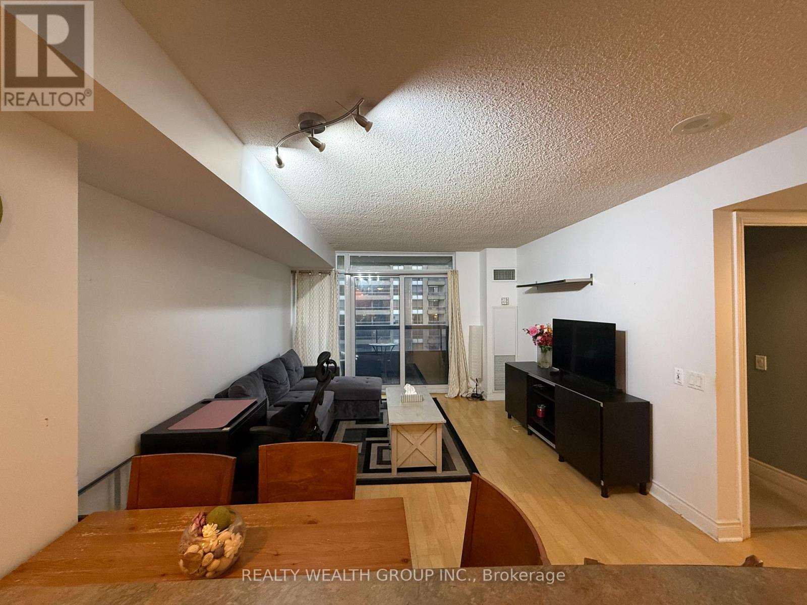 1017 - 15 Northtown Way Property Photo 5