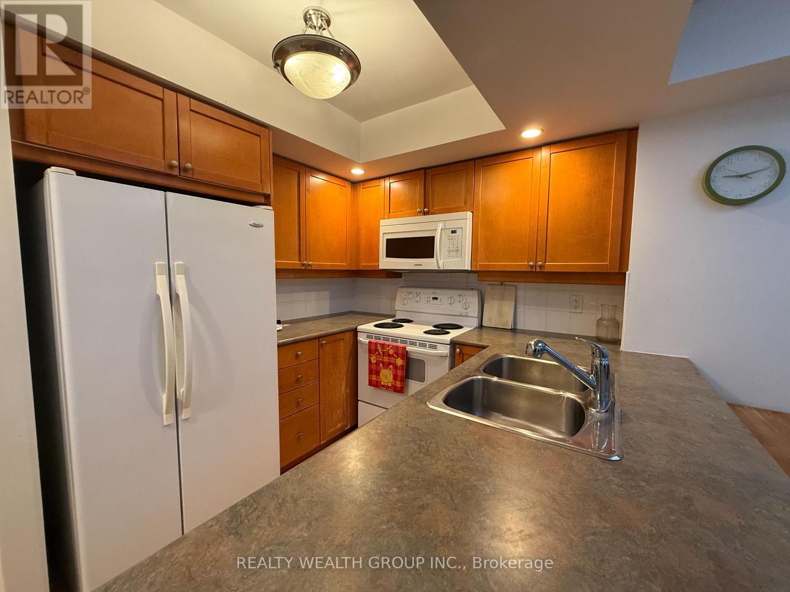 1017 - 15 Northtown Way Property Photo 6