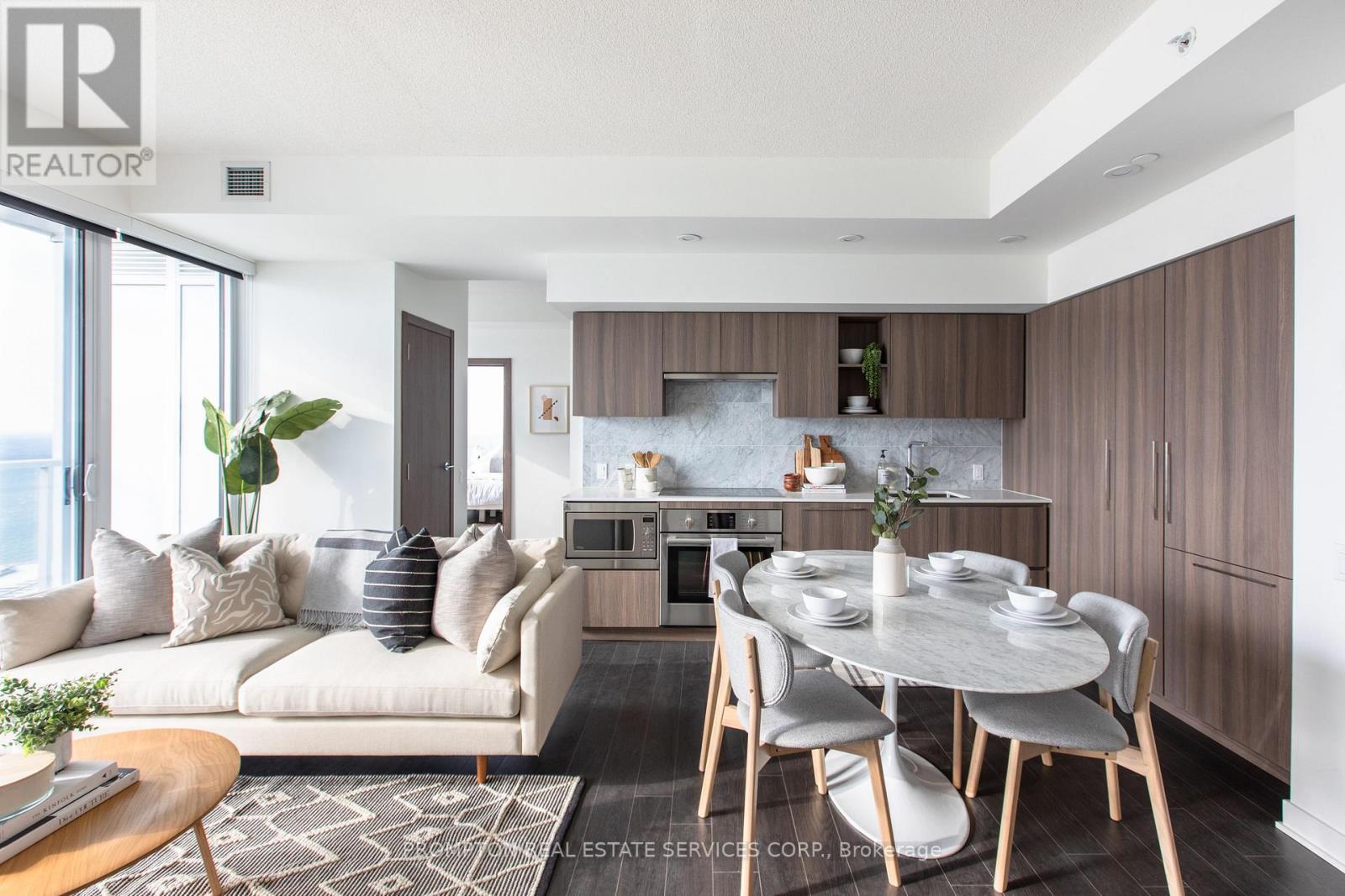 2502 - 17 BATHURST STREET Property Photo 1