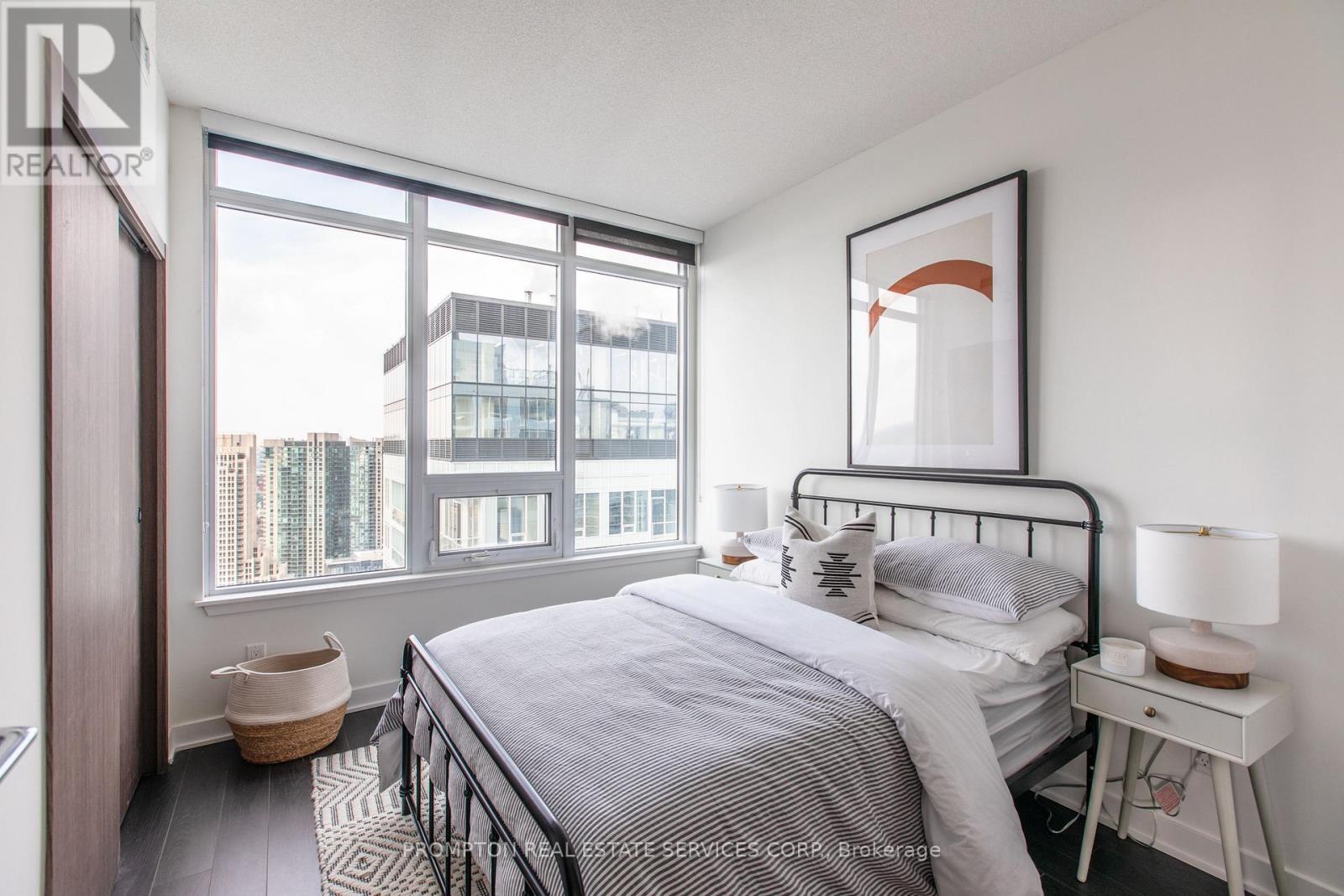 2502 - 17 Bathurst Street Property Photo 5