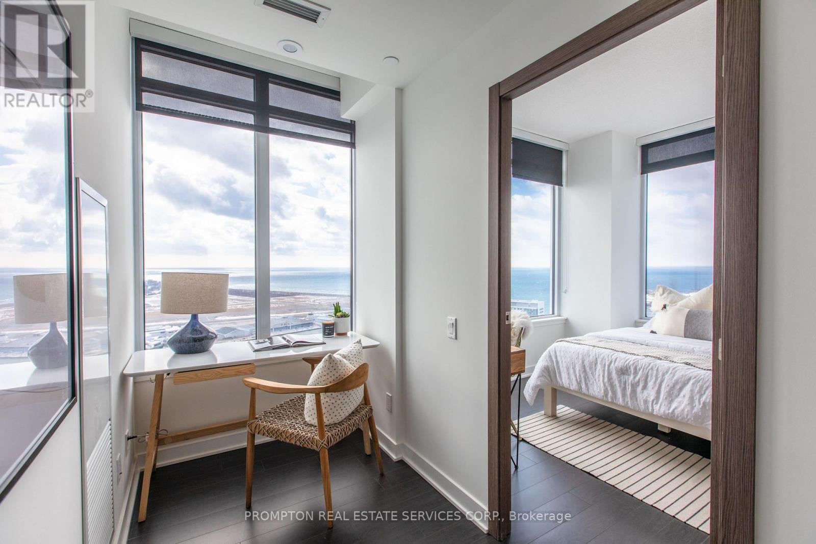 2502 - 17 Bathurst Street Property Photo 7