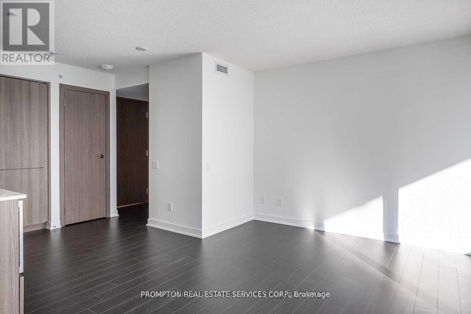 2502 - 17 Bathurst Street Property Photo 8