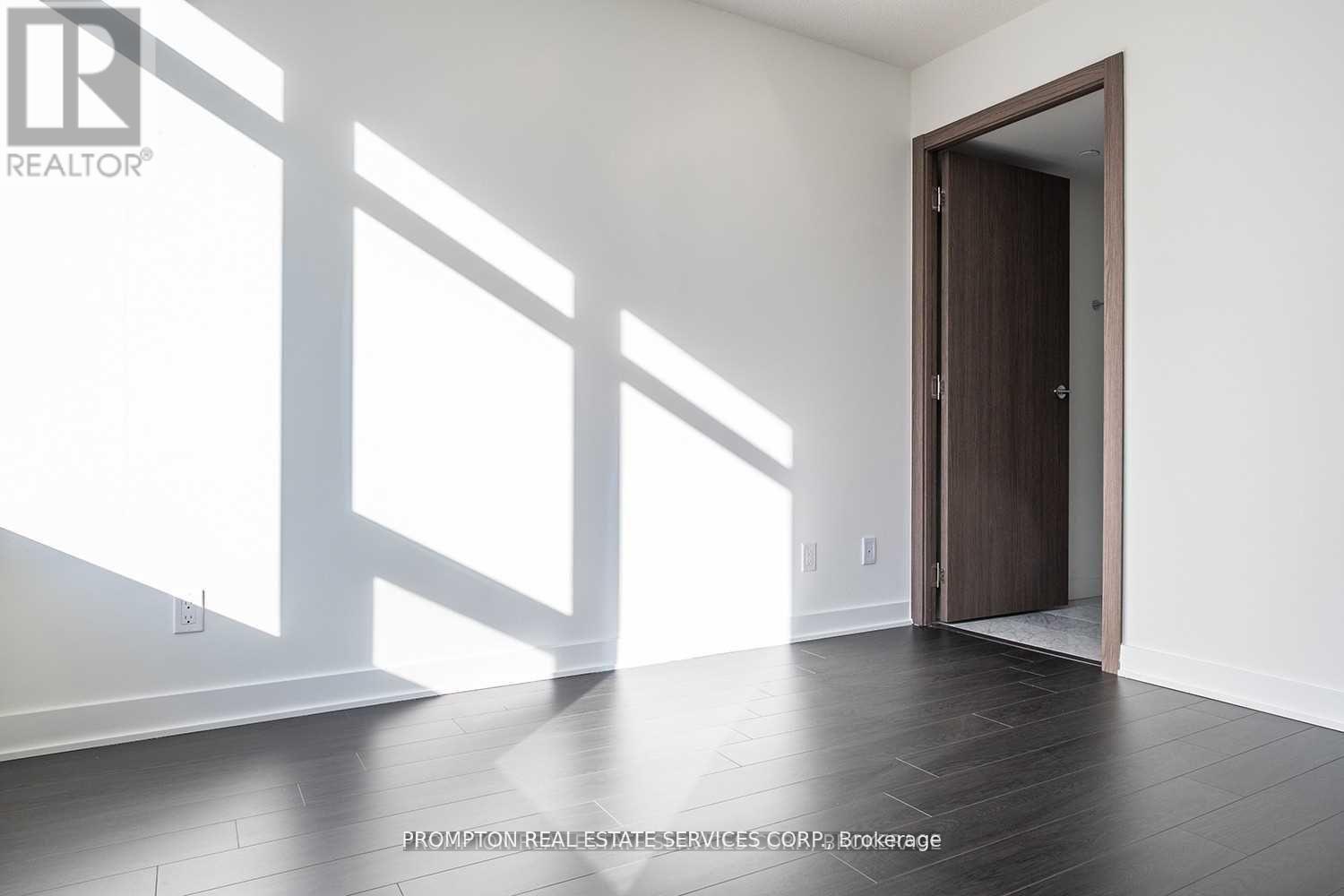2502 - 17 Bathurst Street Property Photo 10