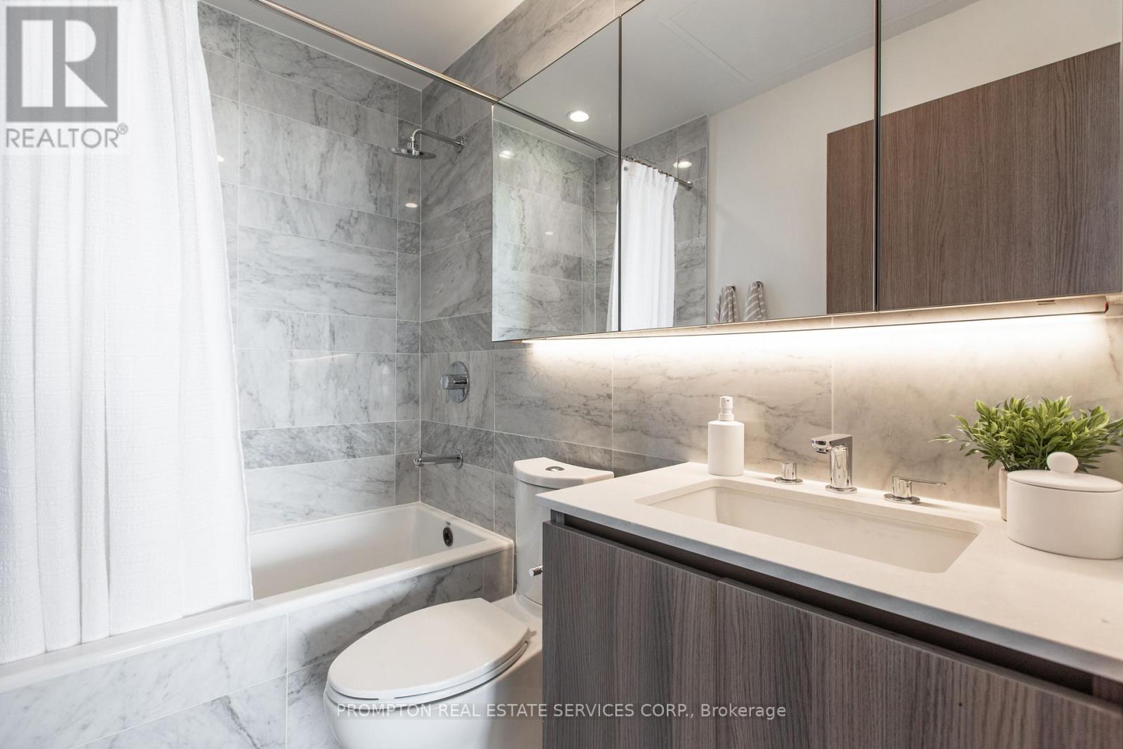2502 - 17 Bathurst Street Property Photo 12