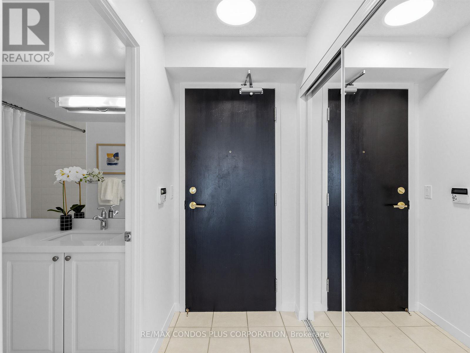 1012 - 18 Yonge Street Property Photo 3