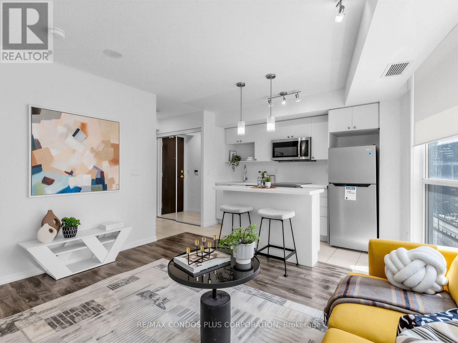 1012 - 18 Yonge Street Property Photo 8