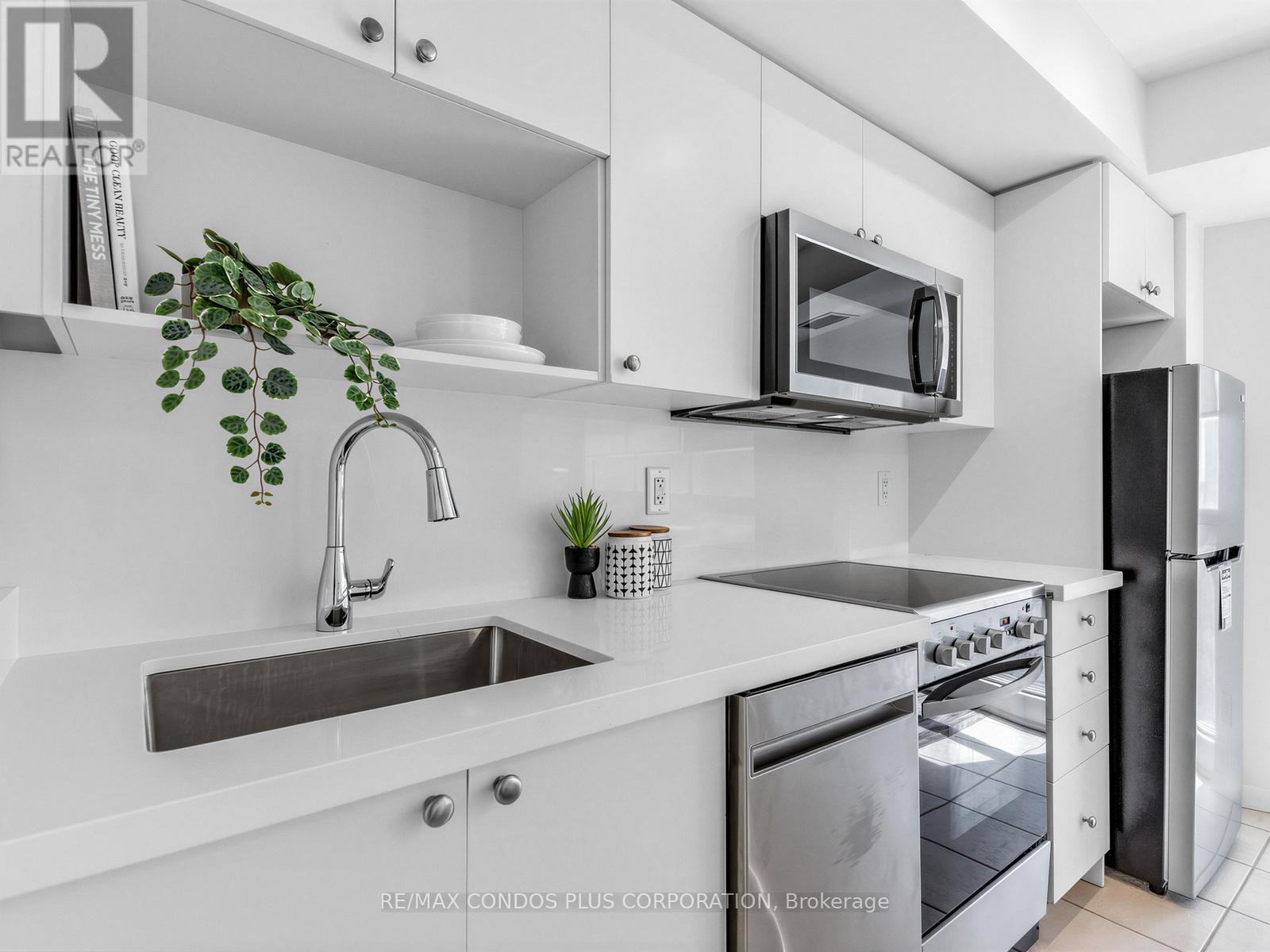 1012 - 18 Yonge Street Property Photo 11