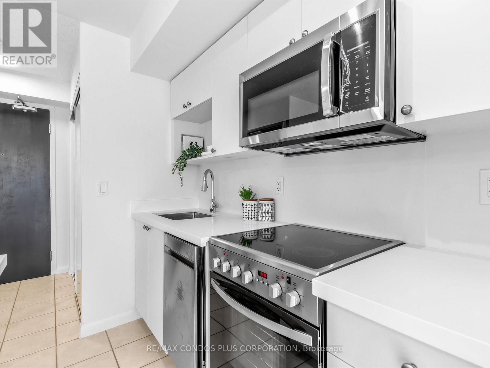 1012 - 18 Yonge Street Property Photo 12