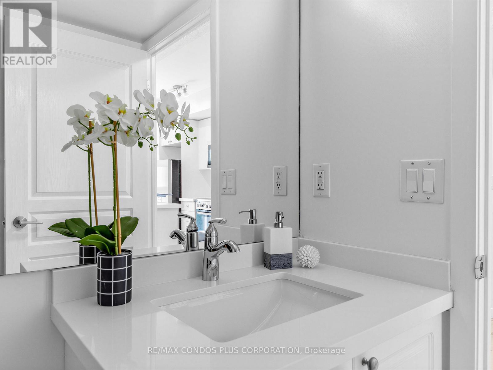 1012 - 18 Yonge Street Property Photo 26