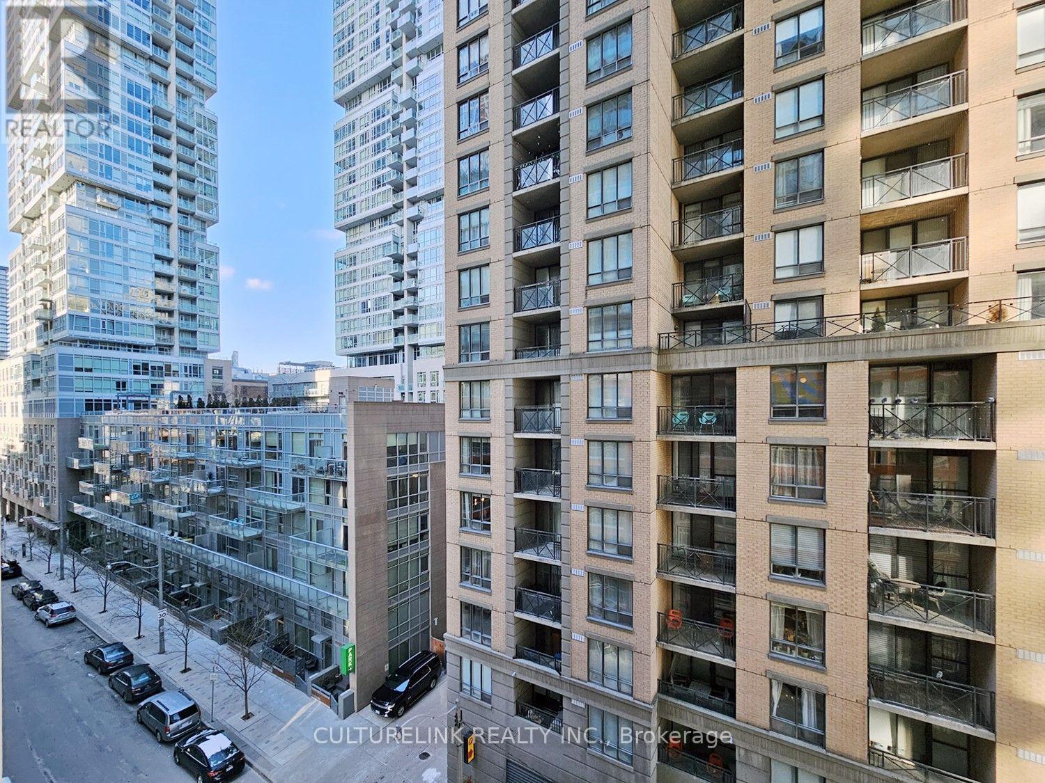 707 - 126 Simcoe Street Property Photo 4