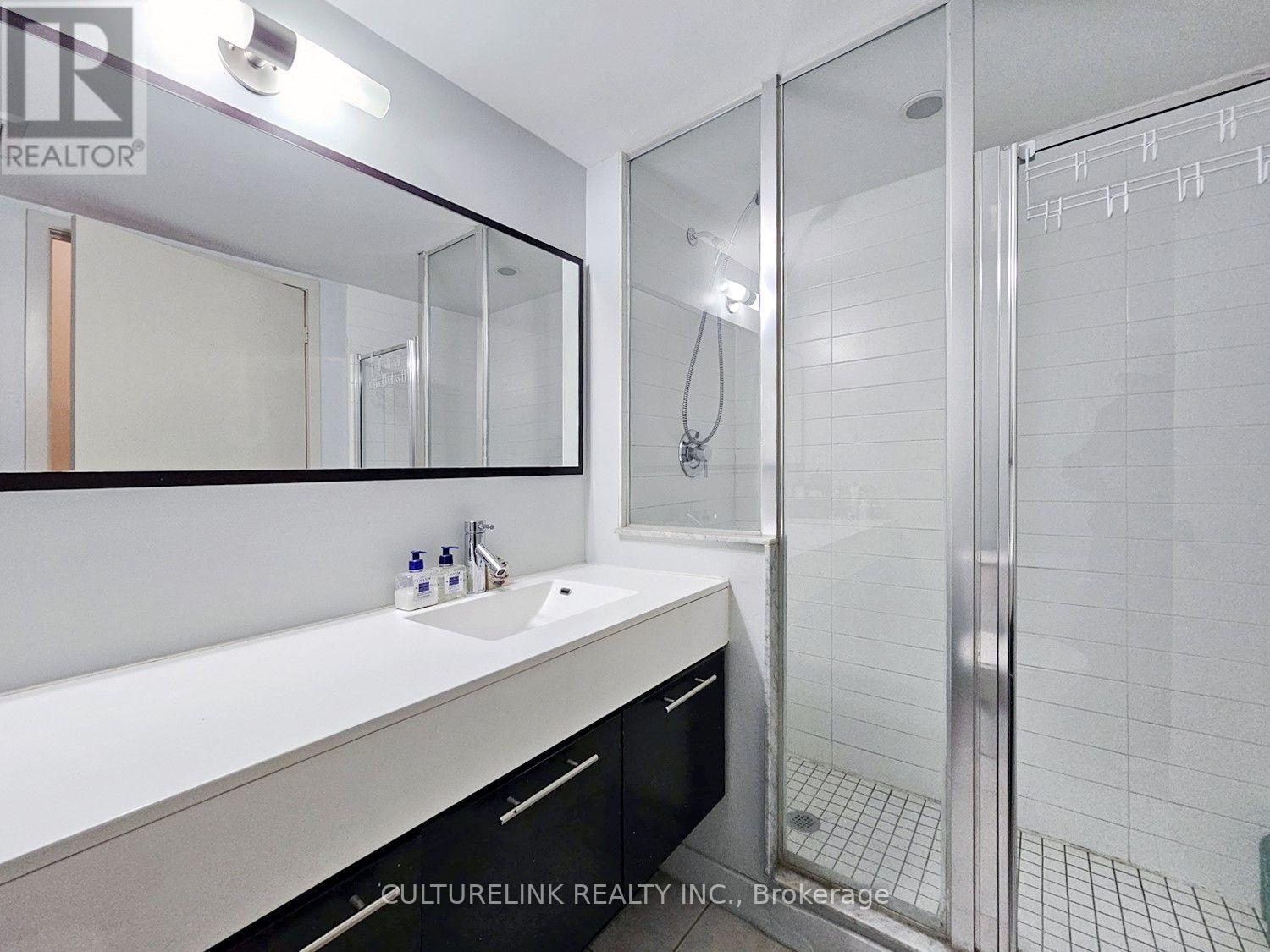 707 - 126 Simcoe Street Property Photo 14