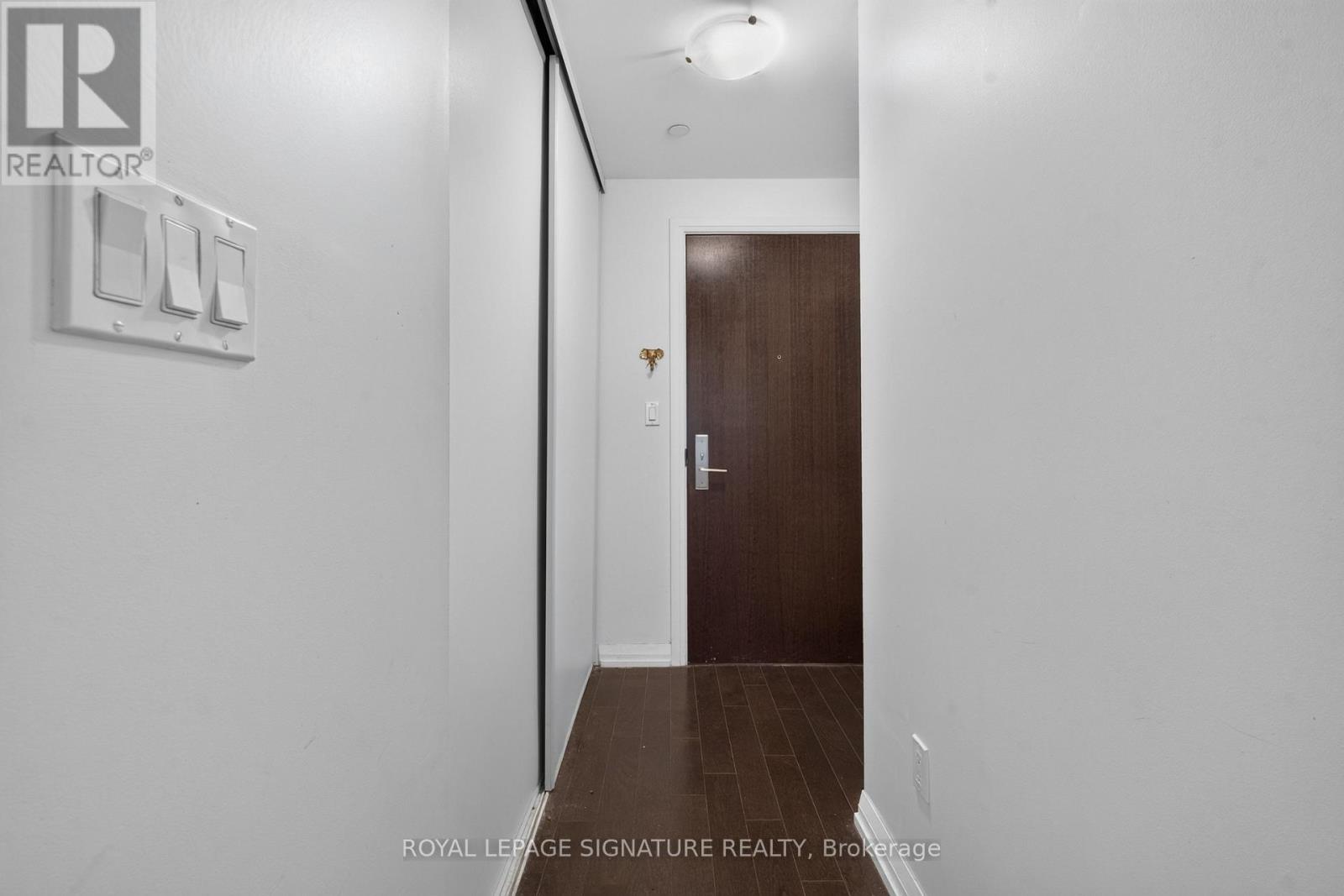 605 - 460 Adelaide Street E Property Photo 4