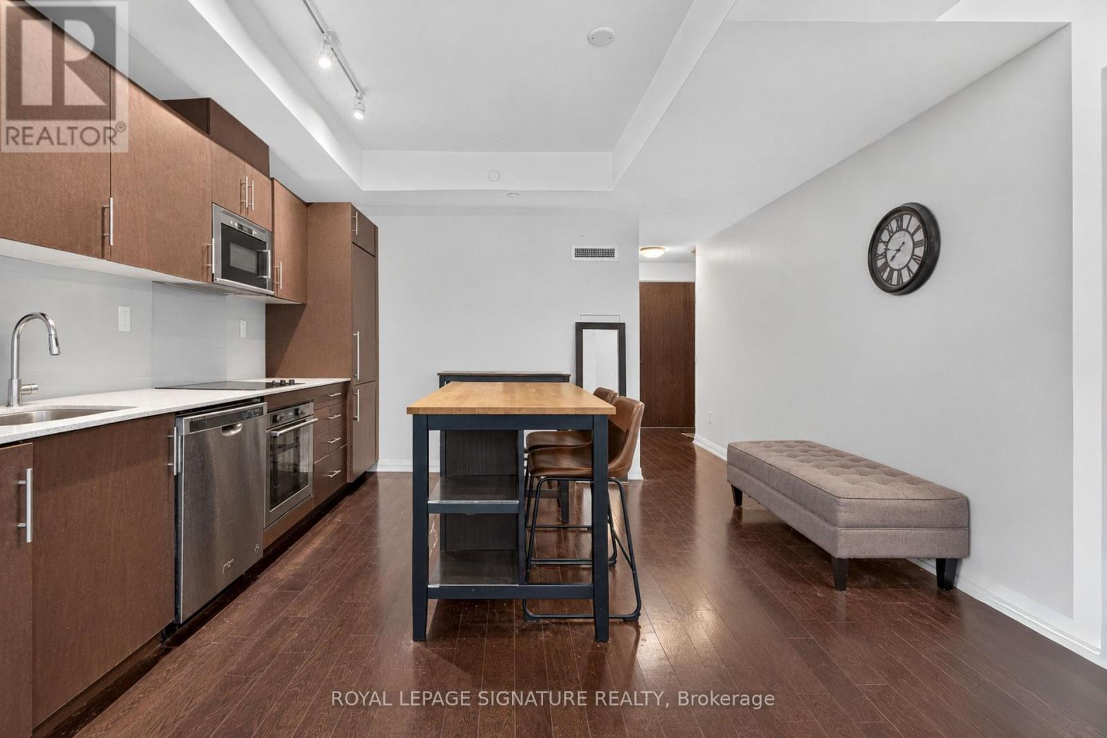 605 - 460 Adelaide Street E Property Photo 7