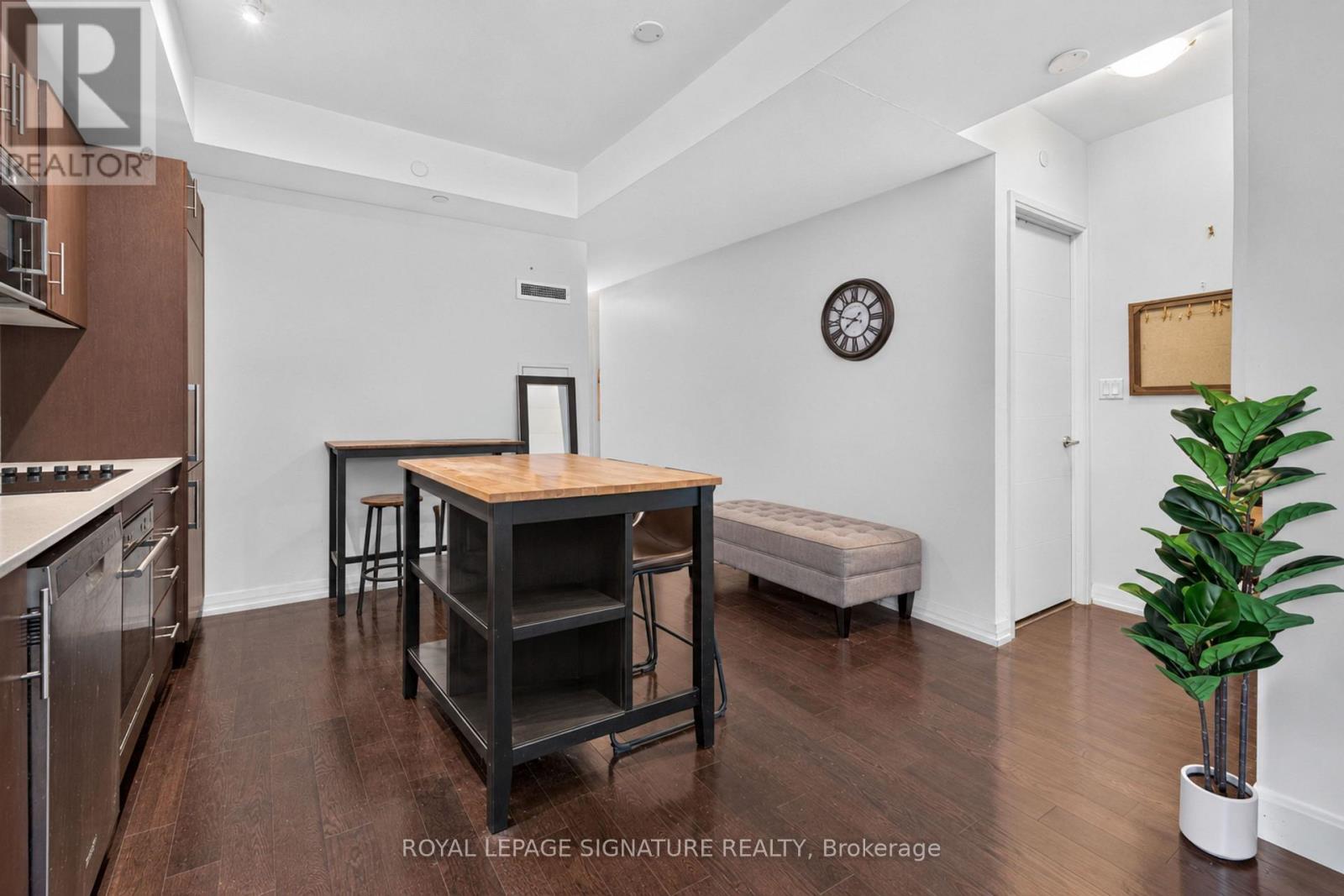 605 - 460 Adelaide Street E Property Photo 8