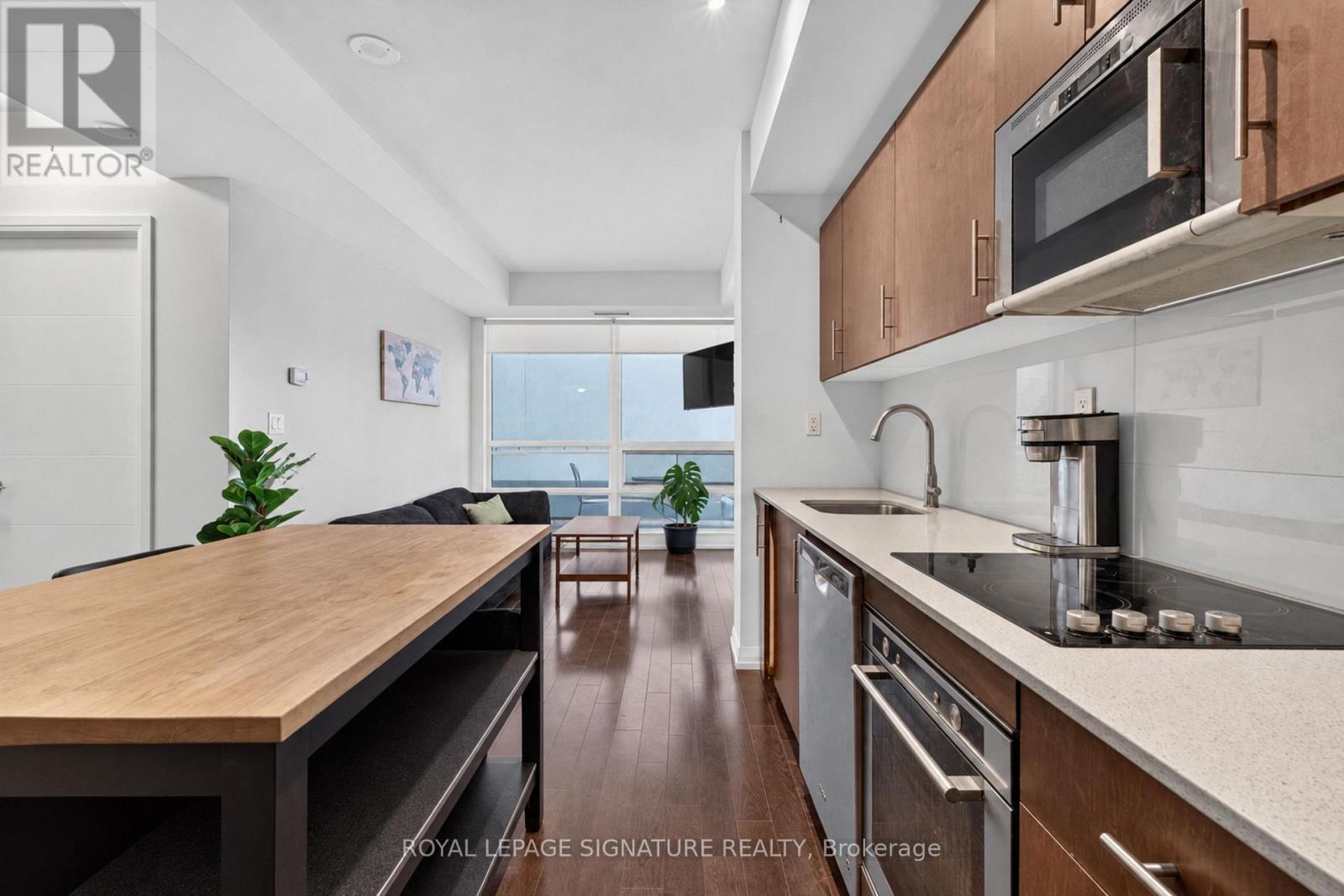 605 - 460 Adelaide Street E Property Photo 9