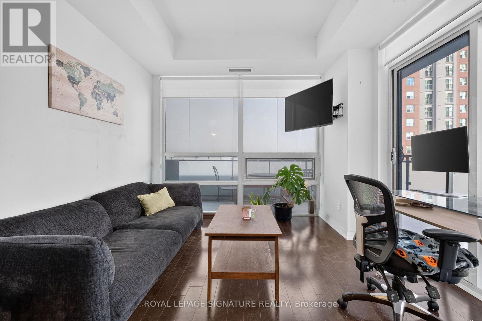 605 - 460 Adelaide Street E Property Photo 10