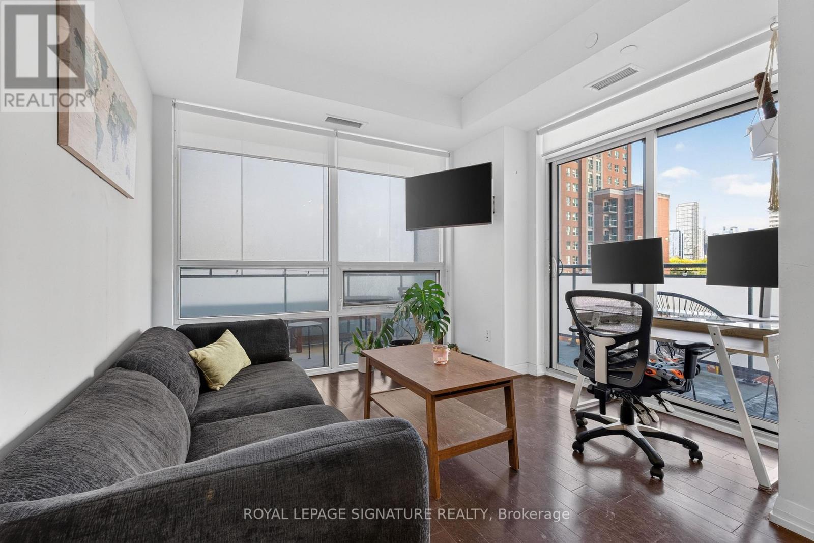 605 - 460 Adelaide Street E Property Photo 11