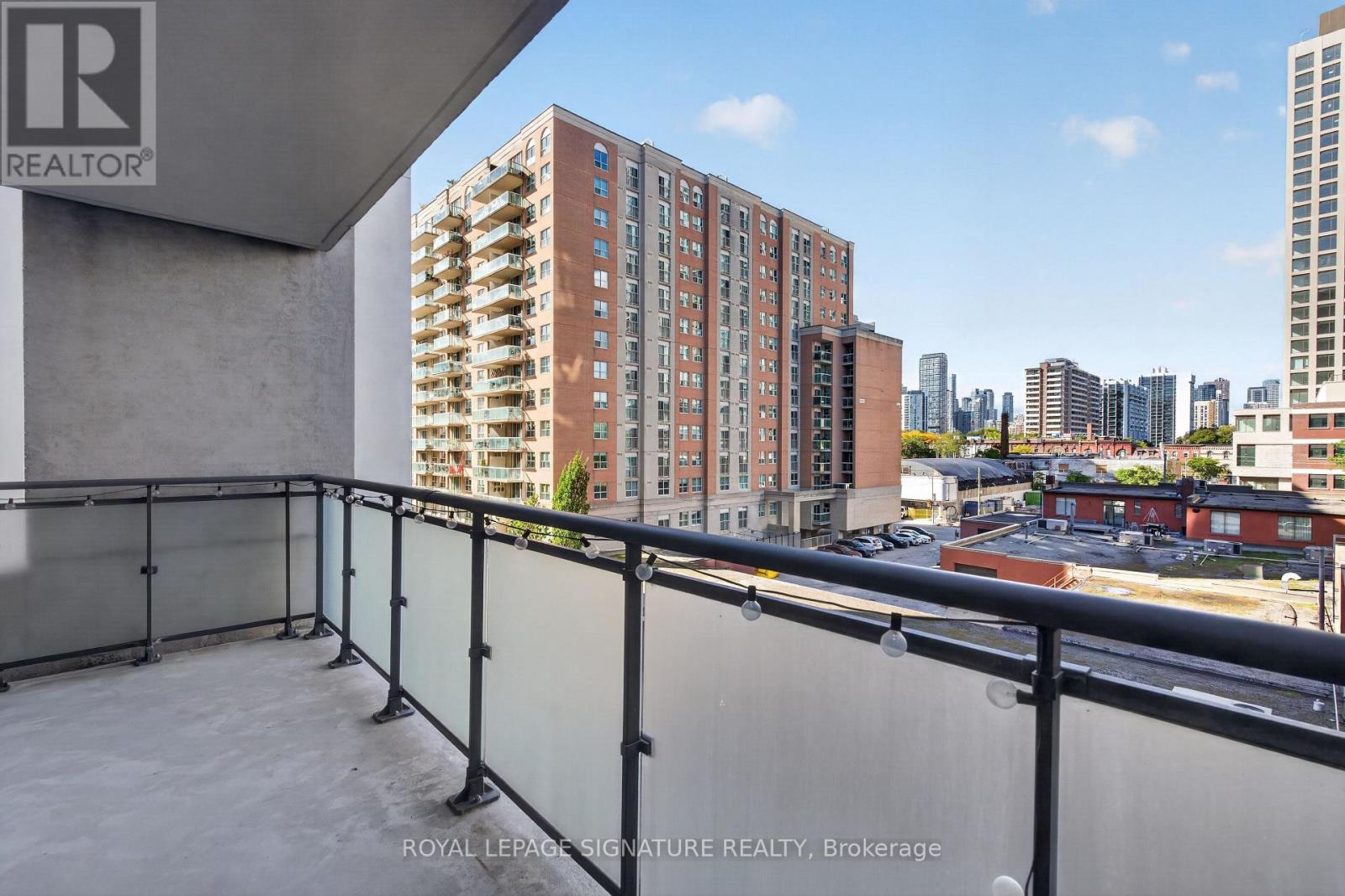 605 - 460 Adelaide Street E Property Photo 16