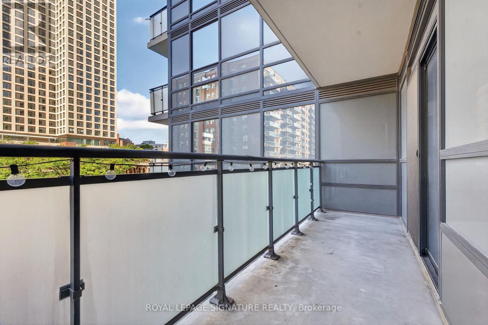 605 - 460 Adelaide Street E Property Photo 17