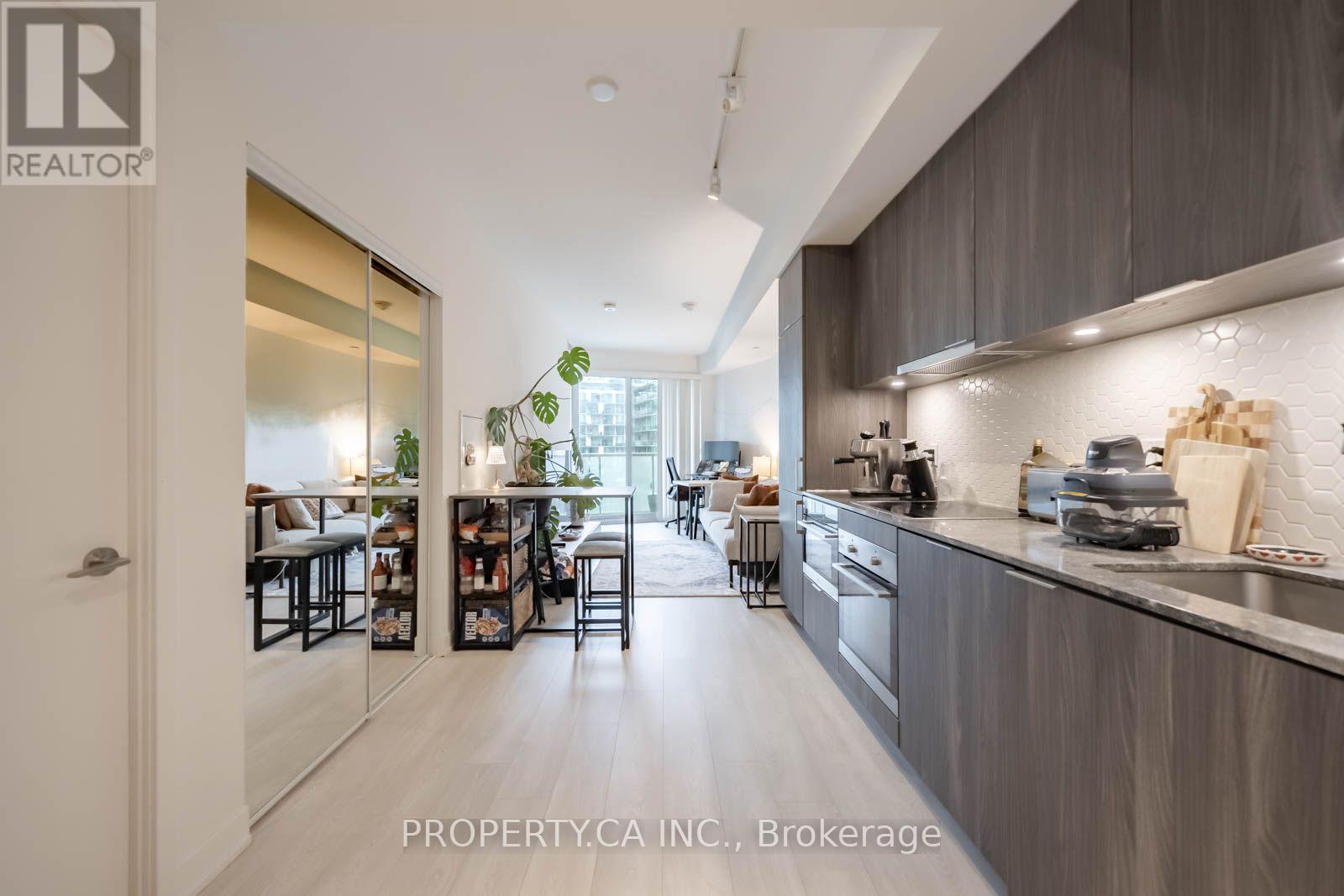 501 - 15 Queens Quay E Property Photo 3