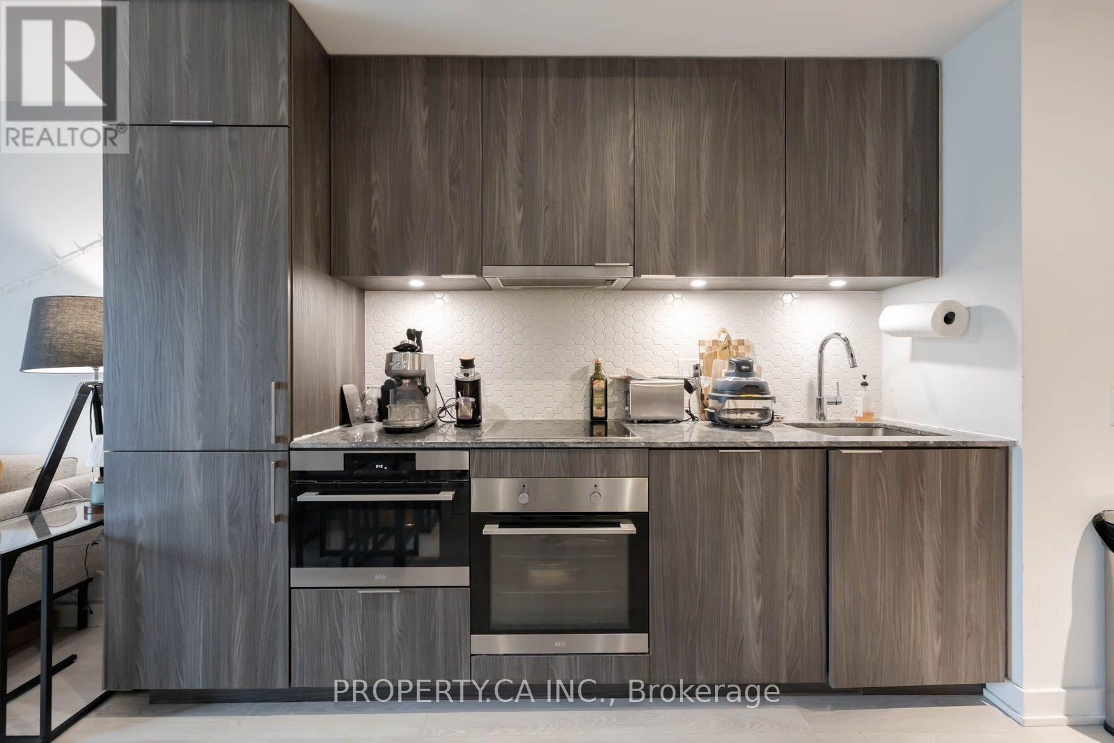 501 - 15 Queens Quay E Property Photo 8
