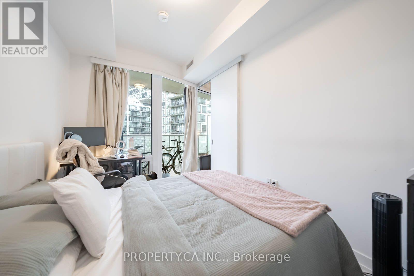 501 - 15 Queens Quay E Property Photo 11
