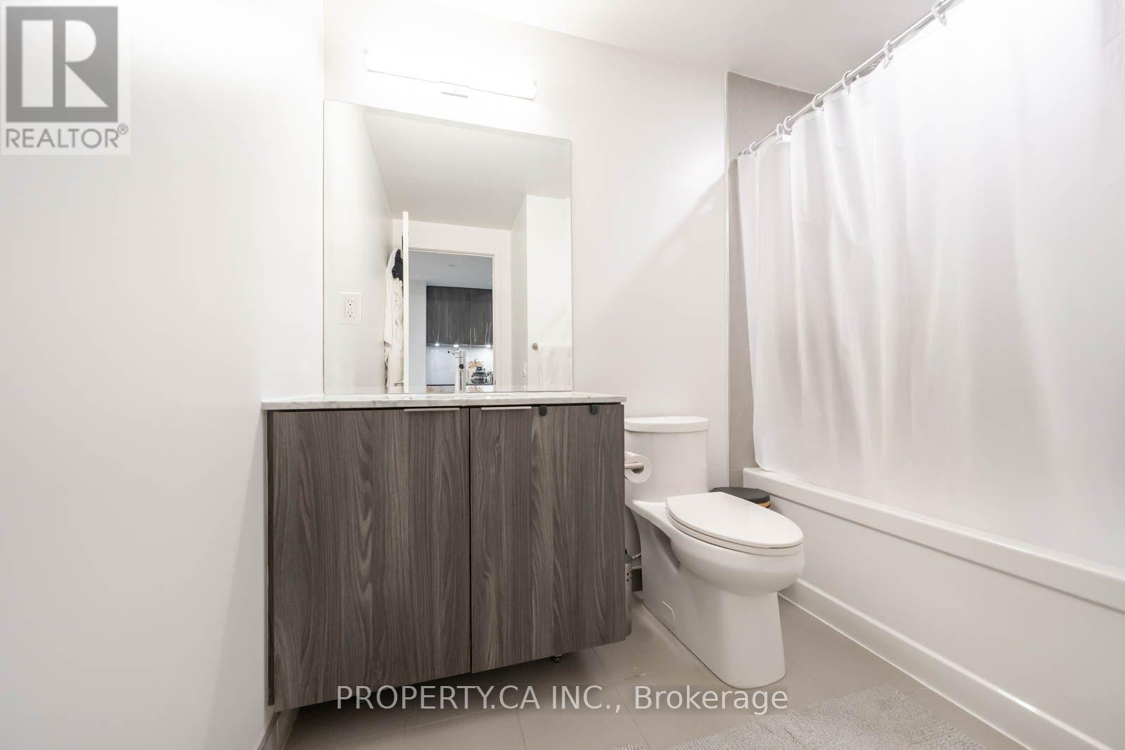 501 - 15 Queens Quay E Property Photo 12