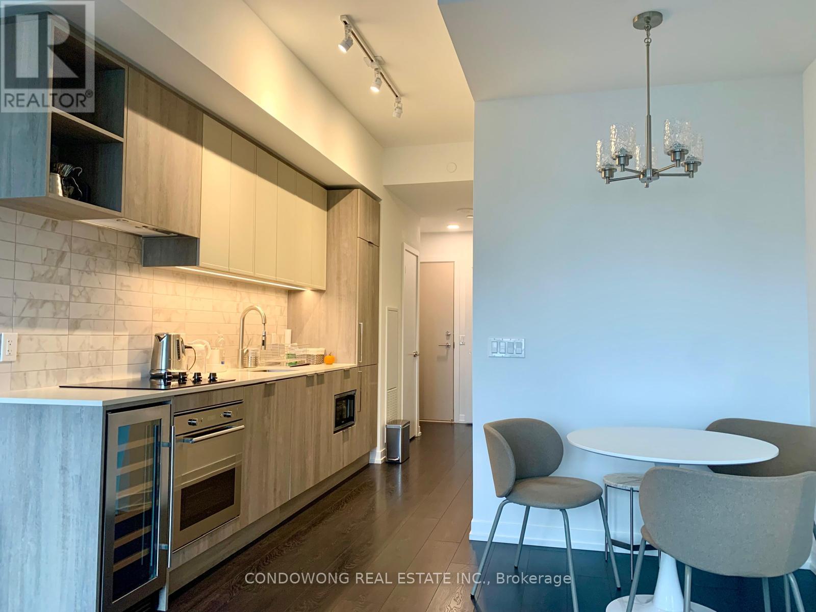 805 - 2020 Bathurst Street Property Photo 2