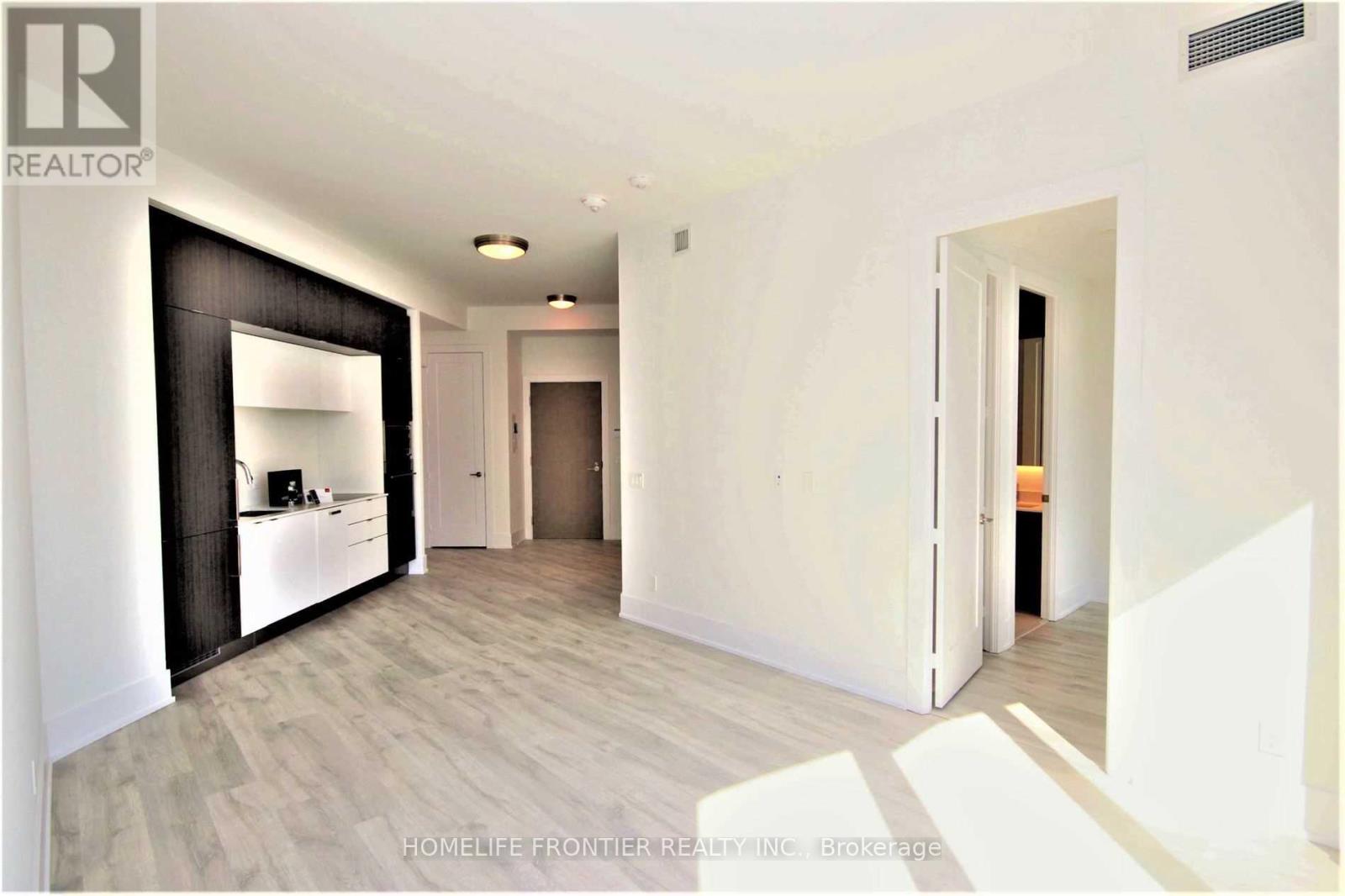 912 - 1 Edgewater Drive Property Photo 8