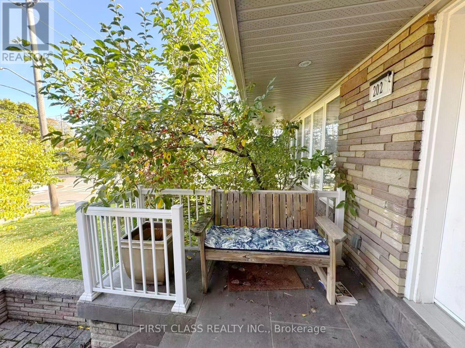 202 Goddard Street Property Photo 4