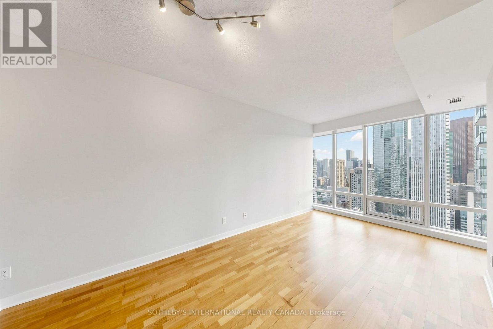 3906 - 295 Adelaide Street W Property Photo 2