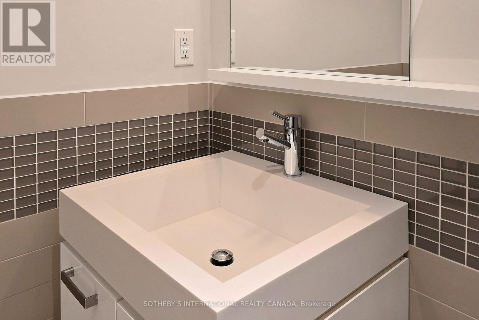 3906 - 295 Adelaide Street W Property Photo 25