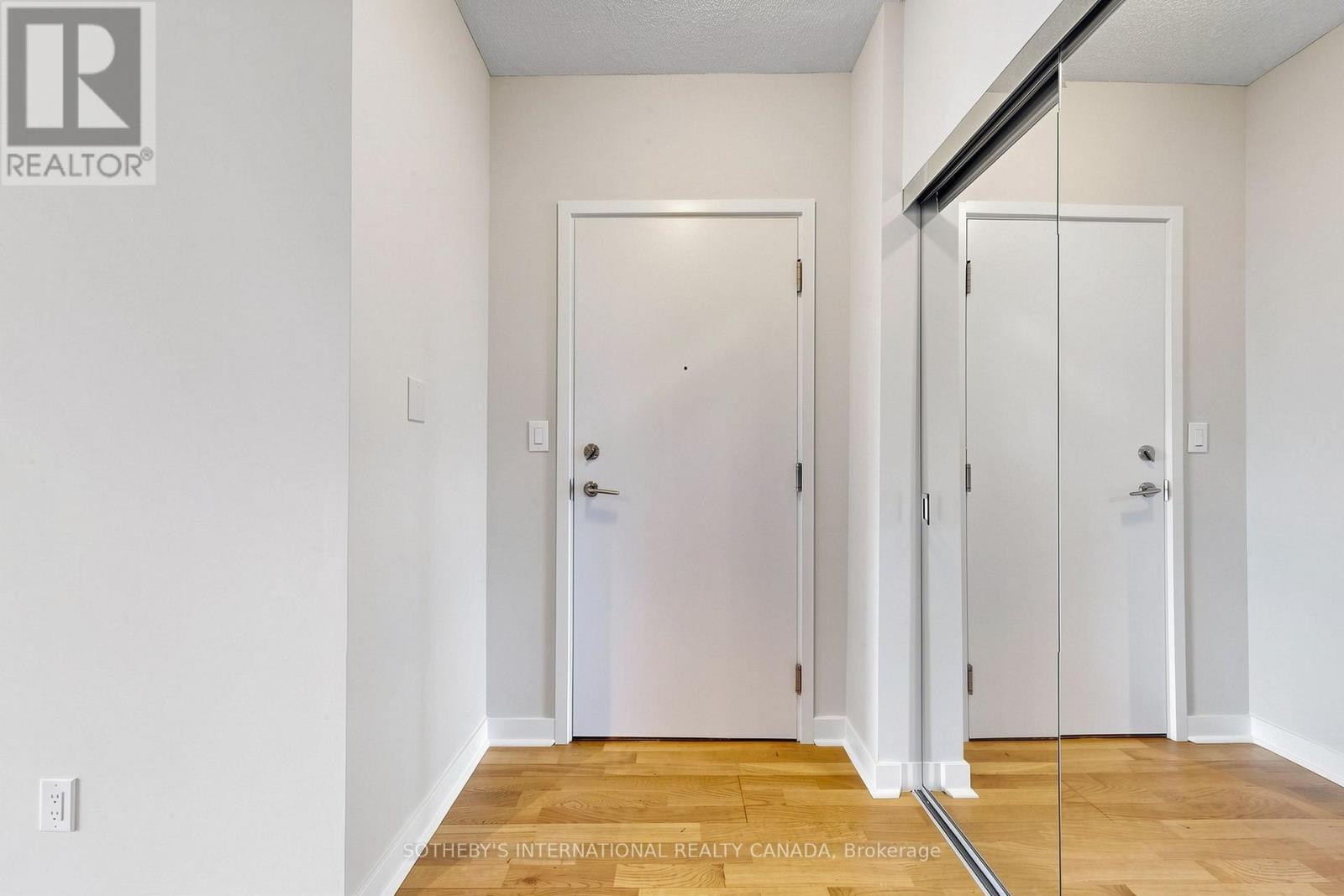 3906 - 295 Adelaide Street W Property Photo 27