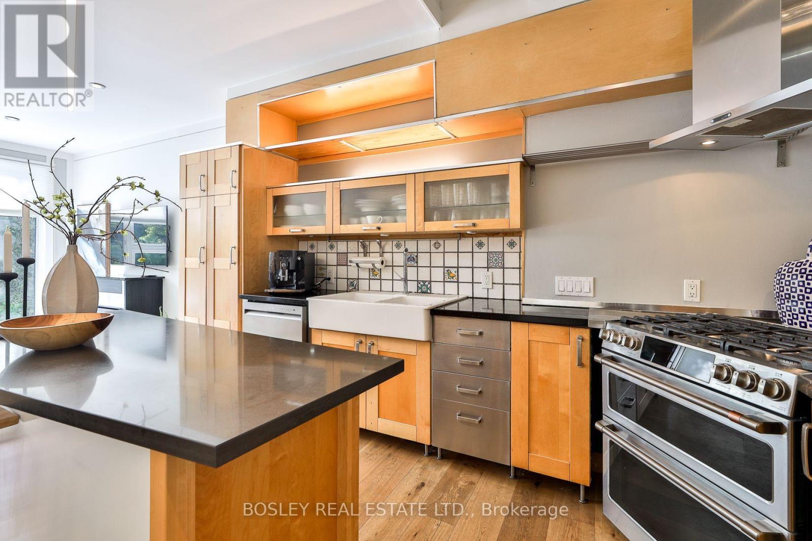 301 Keewatin Avenue Property Photo 16