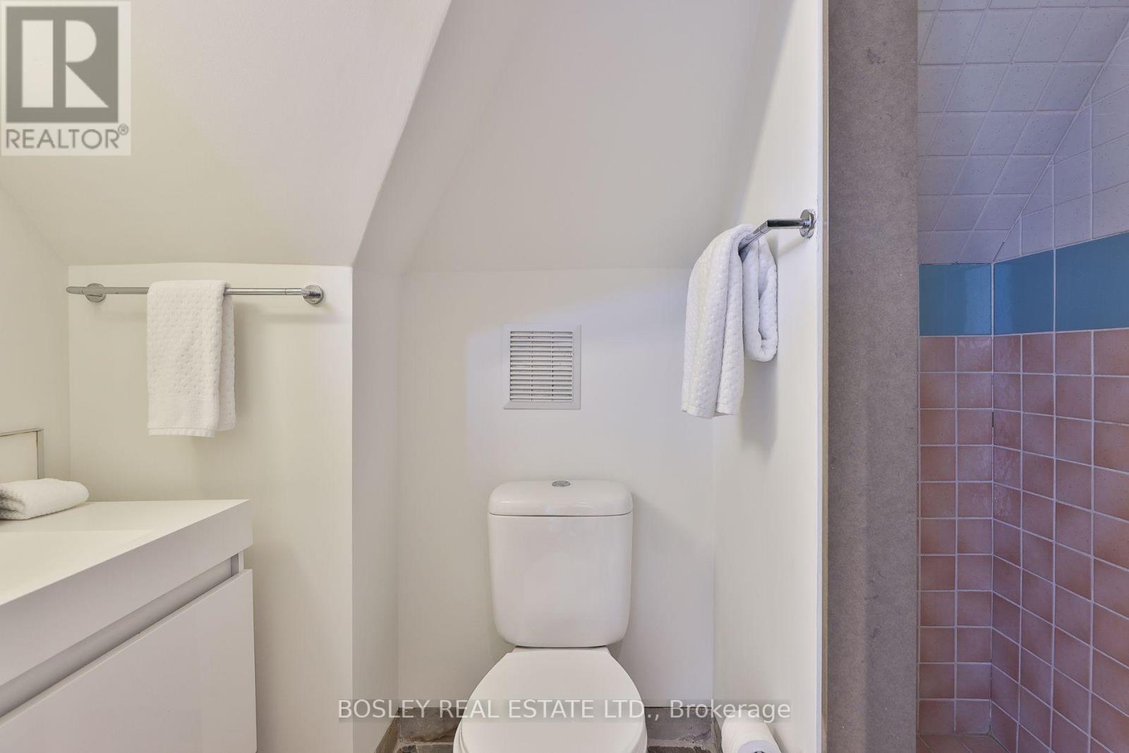 301 Keewatin Avenue Property Photo 30