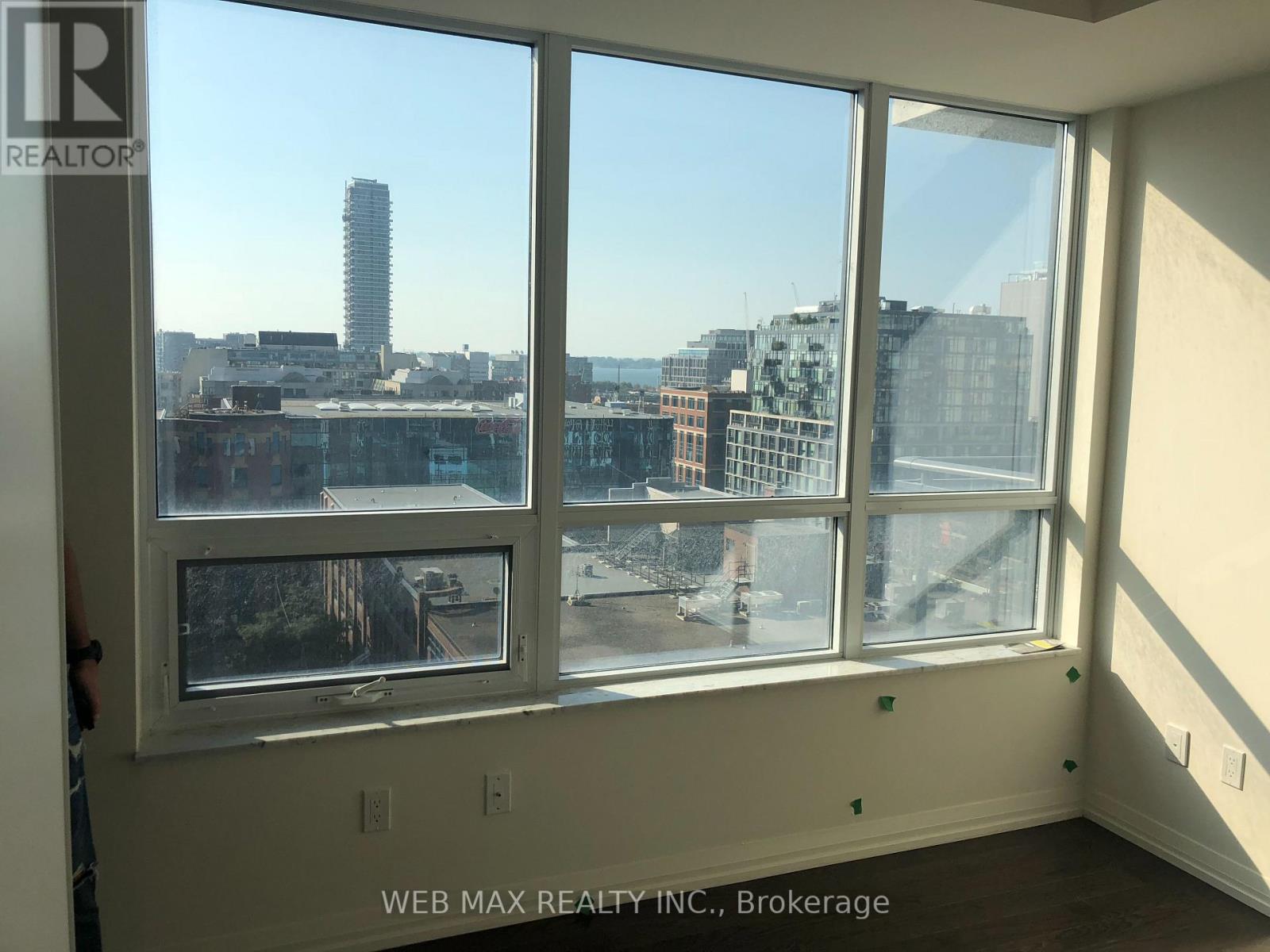 1528 - 460 Adelaide Street E Property Photo 5