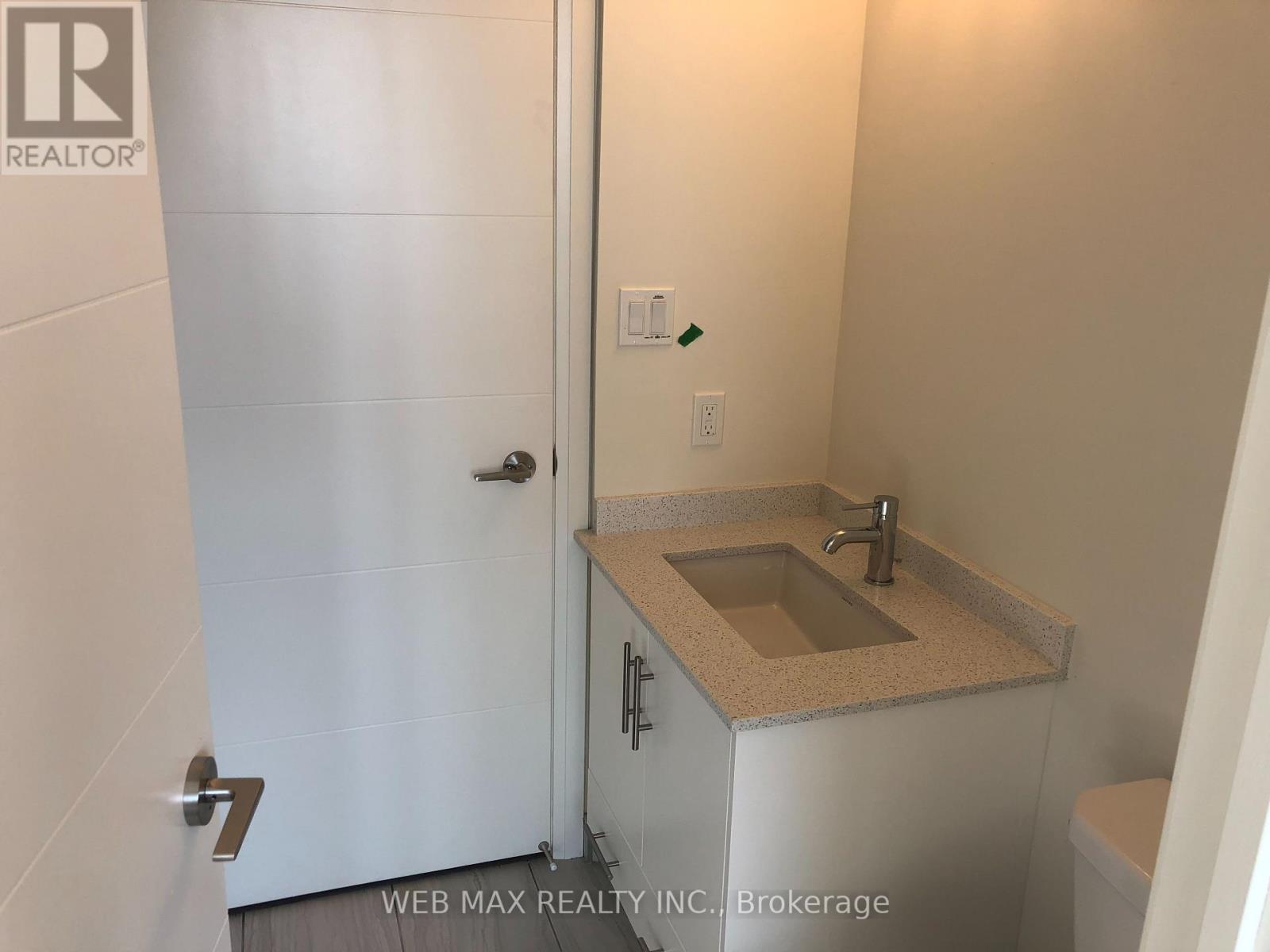 1528 - 460 Adelaide Street E Property Photo 8