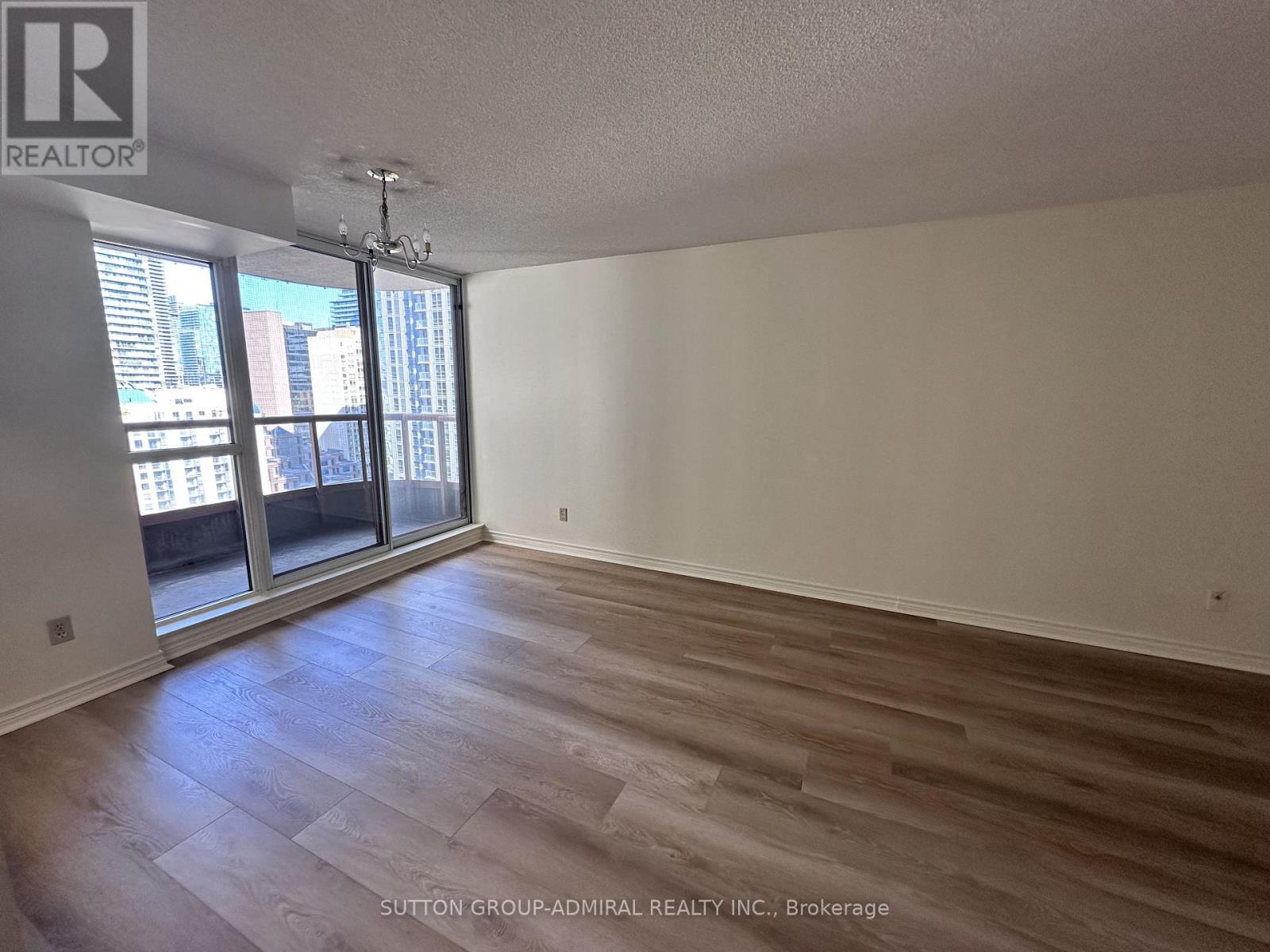 3107 - 736 Bay Street Property Photo 2