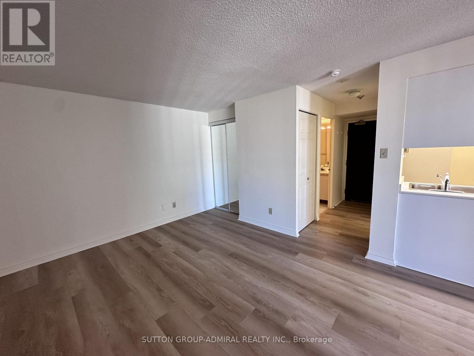 3107 - 736 Bay Street Property Photo 3